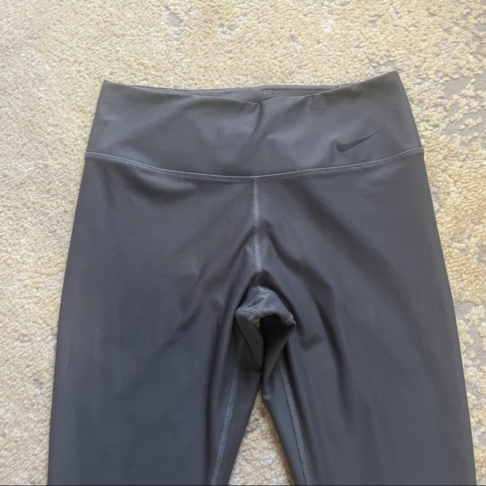 Nike Cropped Leggings - Picture 2 of 6